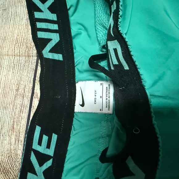 Men's Nike Shorts - Picture 3 of 4